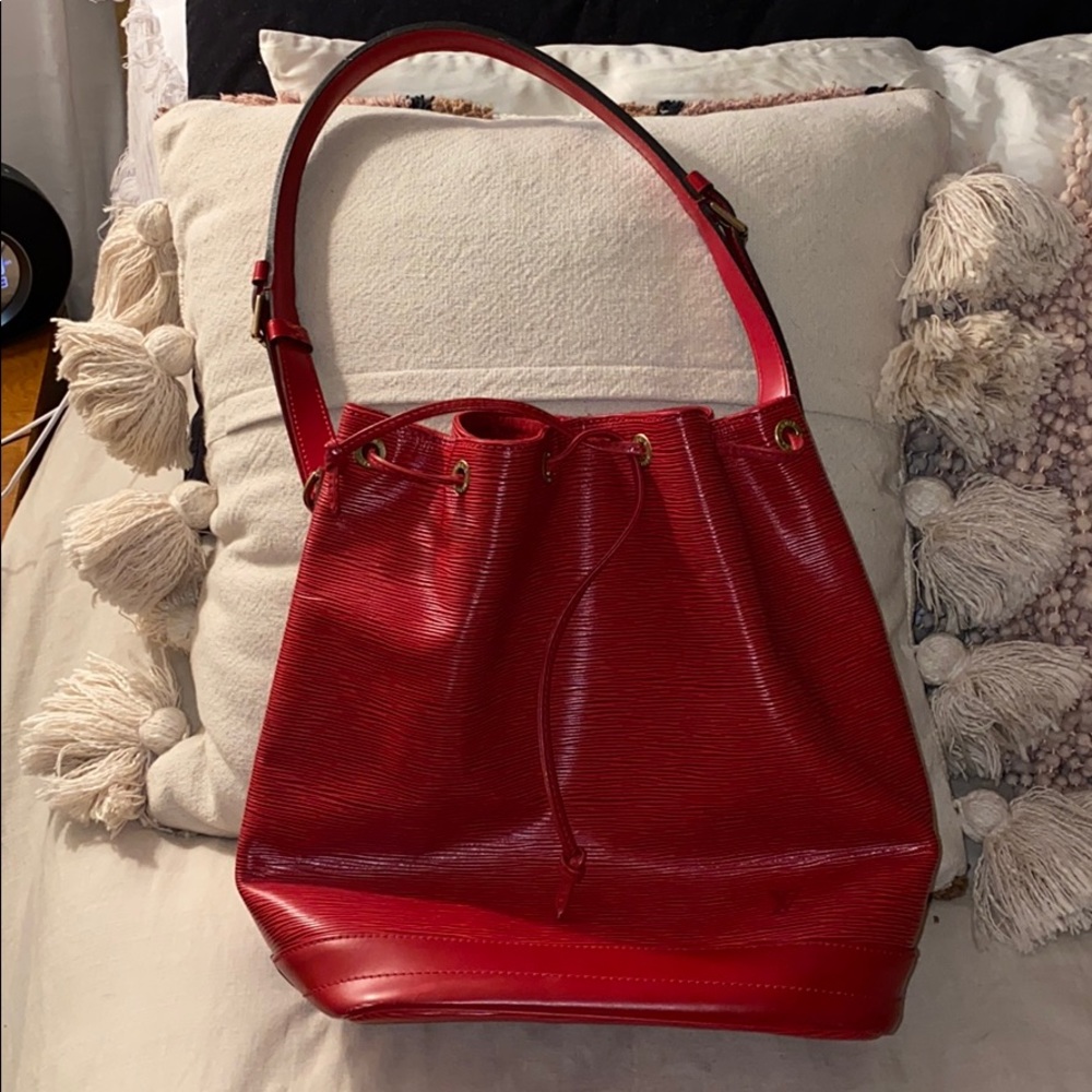 Vintage epi leather Louis Vuitton bucket bag